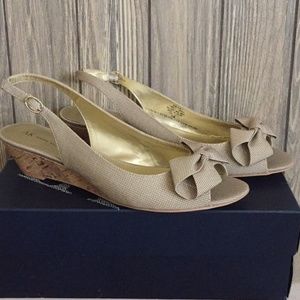NWOT Anne Klein Beverly 9.5 peep toe wedge